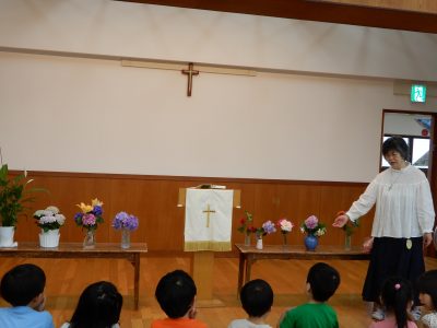 6月12日　花の日・子どもの日礼拝　フラワーアレンジ教室