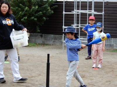 １０月２５日　年長児　野球指導・避難訓練