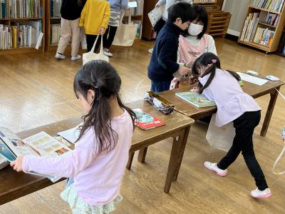 ３月４日　年中児絵本貸出