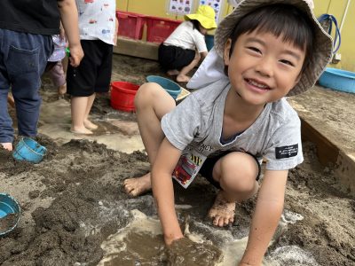 ５月１６日　泥遊び・園外保育・絵本サークル