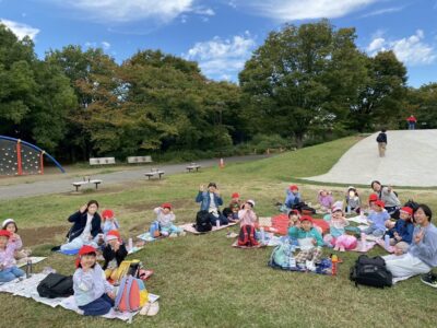 １０月２３日　年中児遠足・年少児園庭ごはん