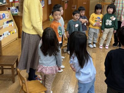 11月11日　砂場遊び・英語遊び・園外保育