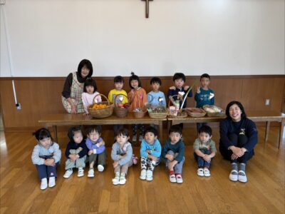 11月17日　収穫感謝礼拝・うちゅうかんごっこ準備